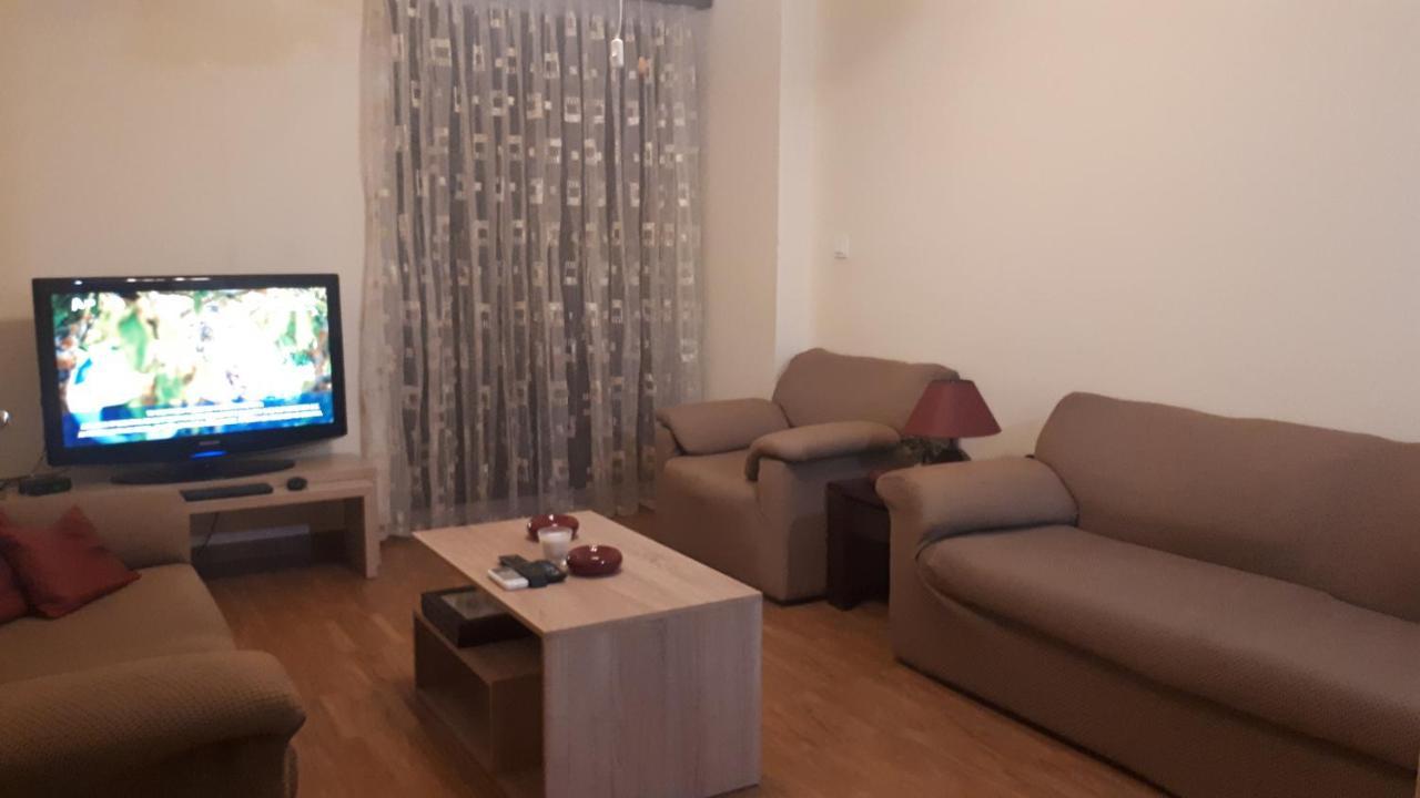 Alianthos Beach Apartment Vari  Exterior photo